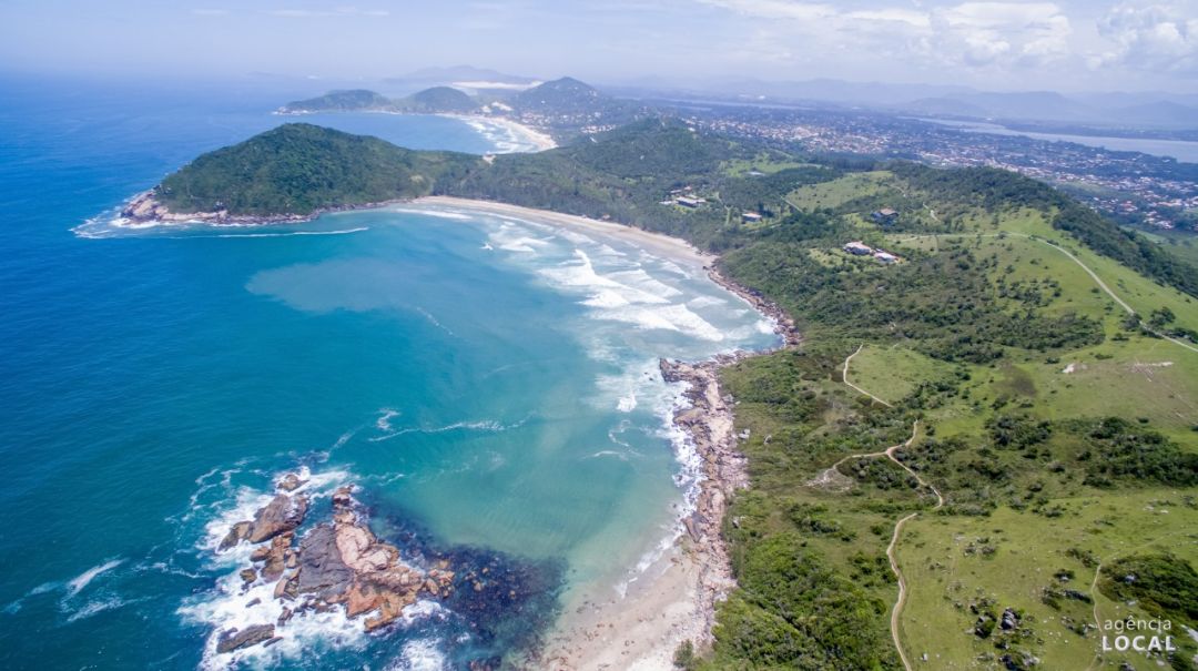 Área da piscina com vista